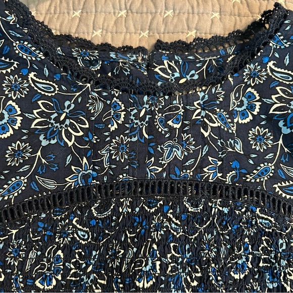 LOFT Women’s Navy Floral Cropped Smocked Top with Ruffled Hem. Sz M - Picture 5 of 7